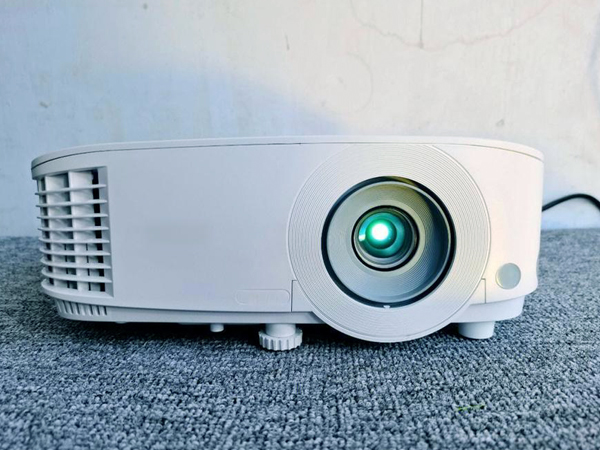 投影儀調(diào)焦電機(jī)案列采用24BYJ48步進(jìn)電機(jī)驅(qū)動(dòng)鏡頭的移動(dòng)